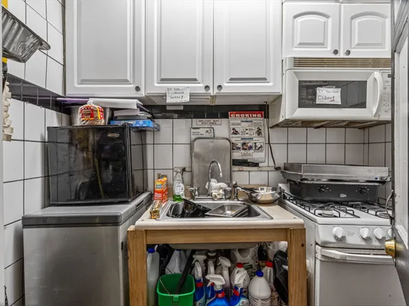 83-18 Parsons Boulevard image 15 of 18