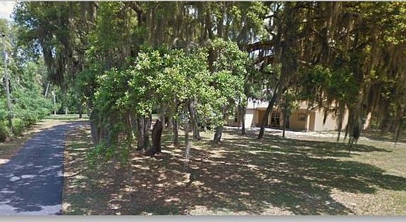 5th image of 10729 Oak Dr