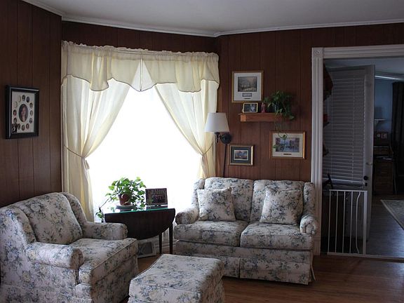 4th image of 33 Ford Ave