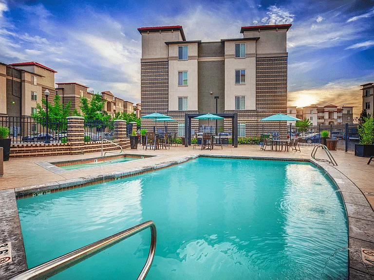Avida Apartments — Photo 8
