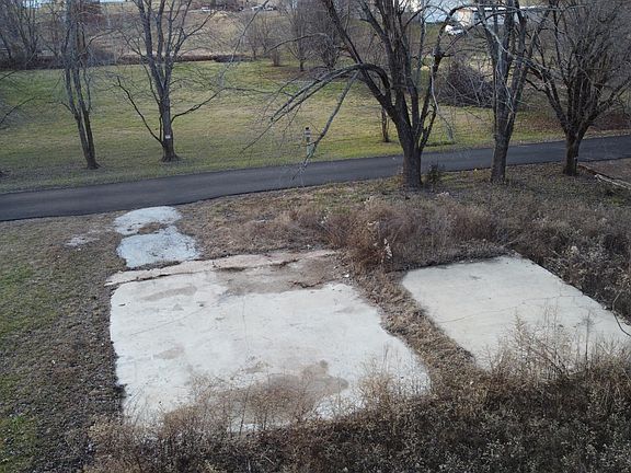 2nd image of 550 Irwin Avenue