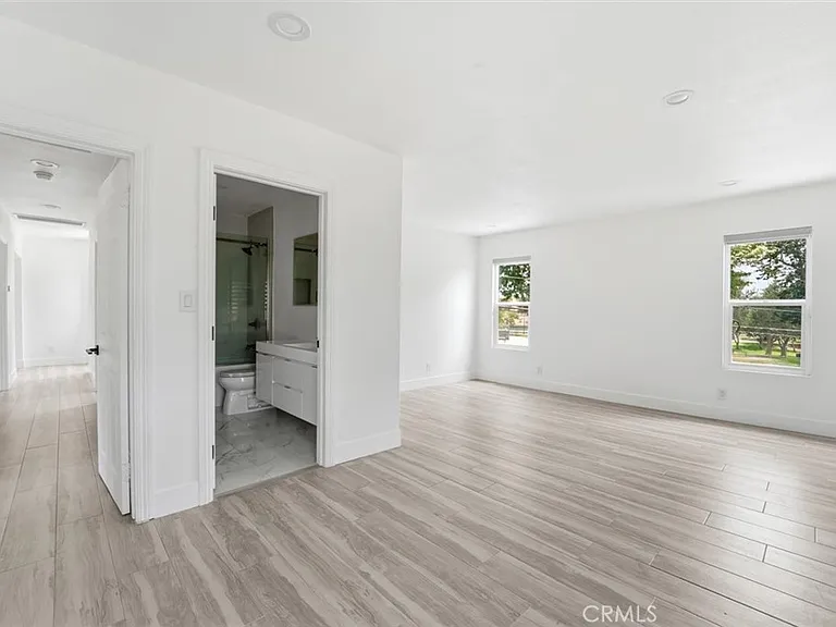 709 Warren Ln — Photo 22