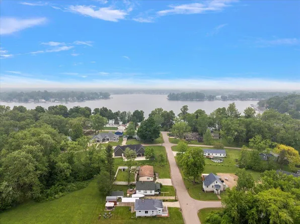 4940 Pottawatamie Dr, Watervliet, MI 49098