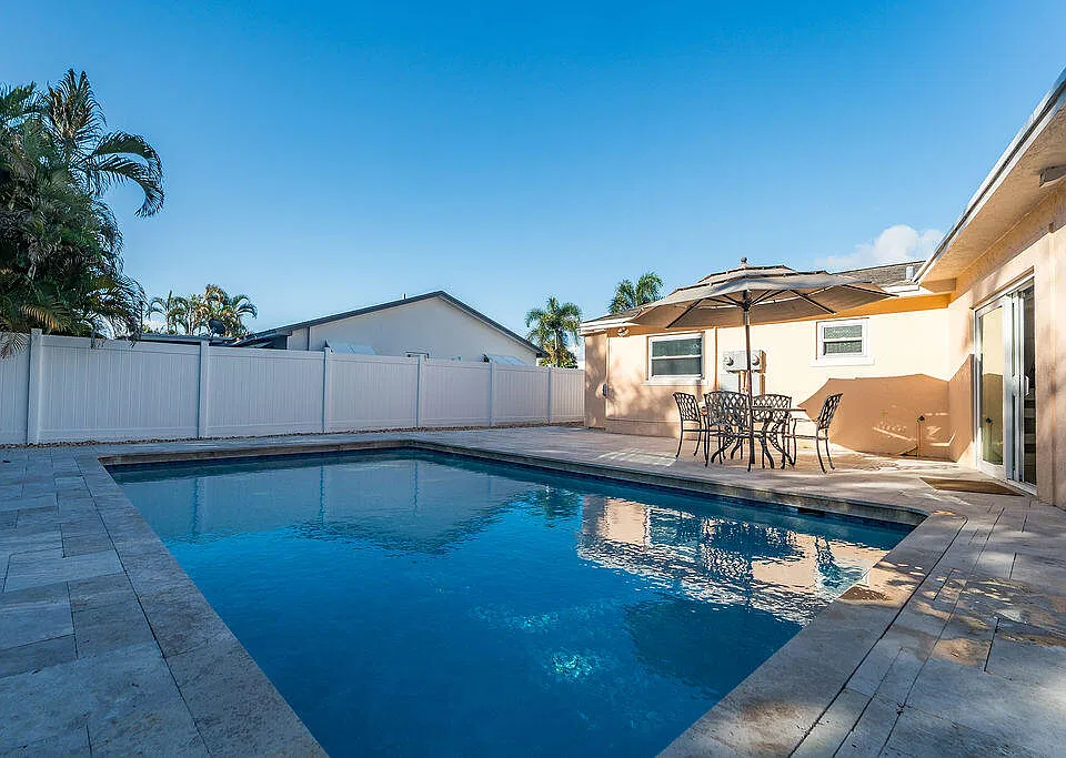 8920 Dania Dr