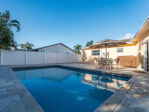 8920 Dania Dr, Palm Beach Gardens, FL 33410