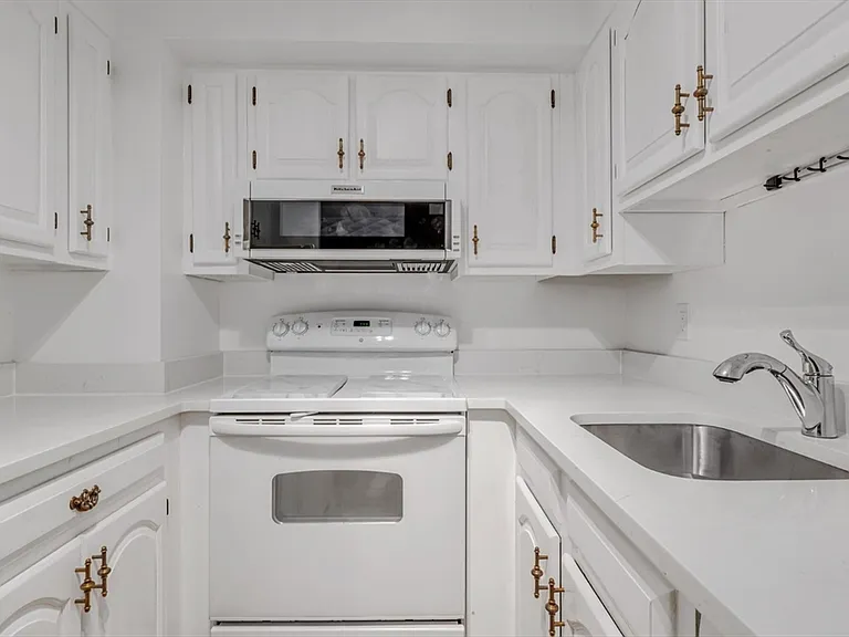 357 Commercial St #219 — Photo 2