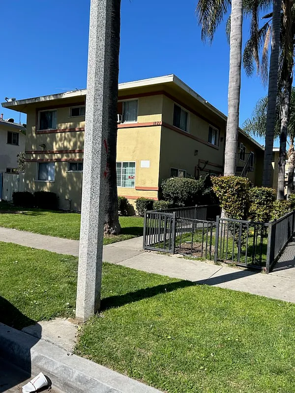 2 bed, 1000 sqft, $2,250 — Photo 3