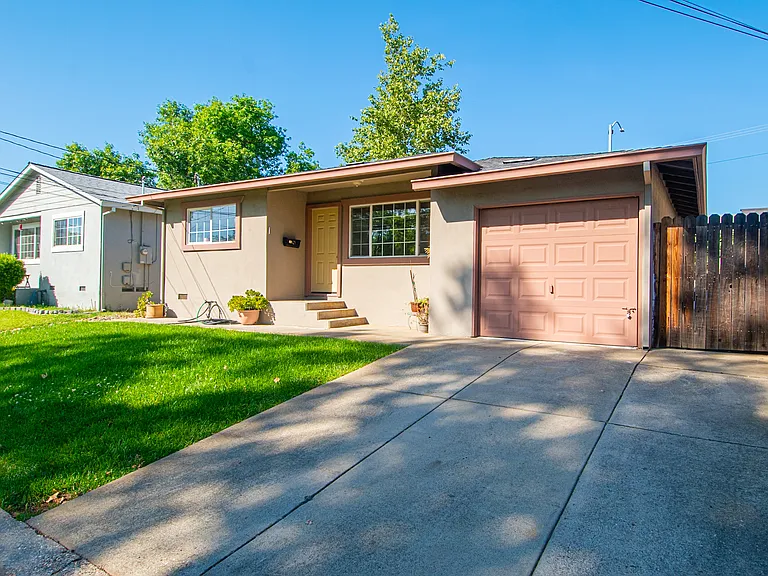 813 Comstock Dr — Photo 15