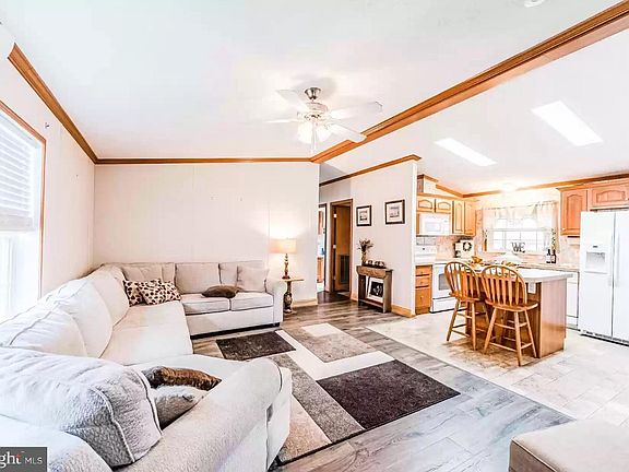 5th image of 3501 Honeysuckle Ln