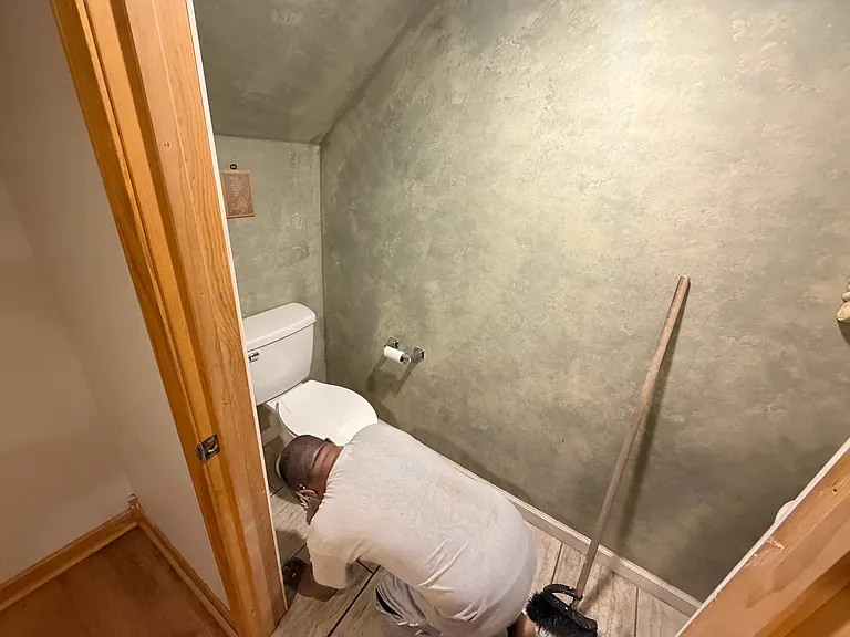 basement 1/2 bath