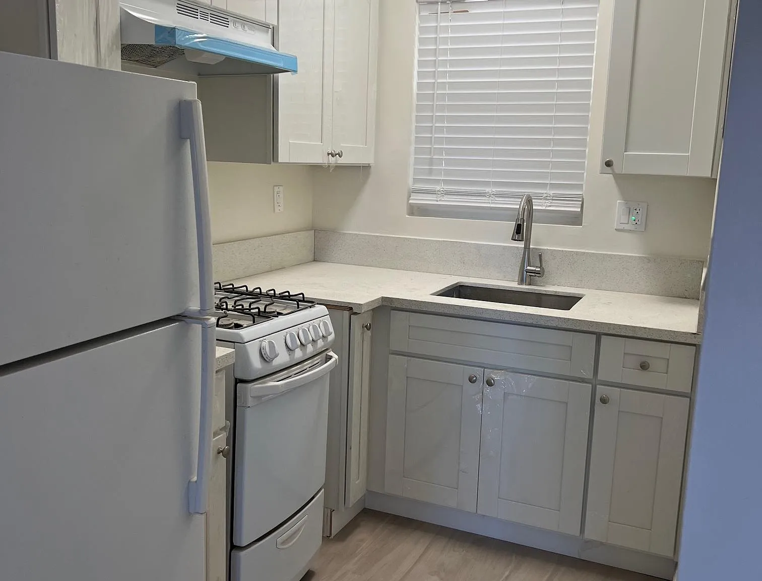 Studio, 300 sqft, $1,900 — Photo 4
