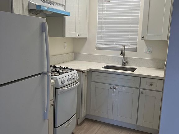 4th image of 547 W Sierra Madre Blvd APT B