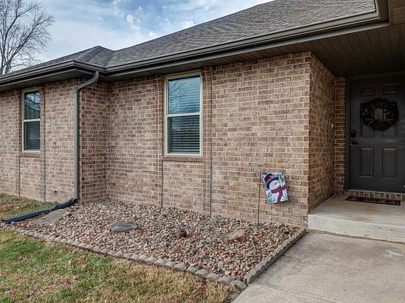 3rd image of 501 N Cherry Cir
