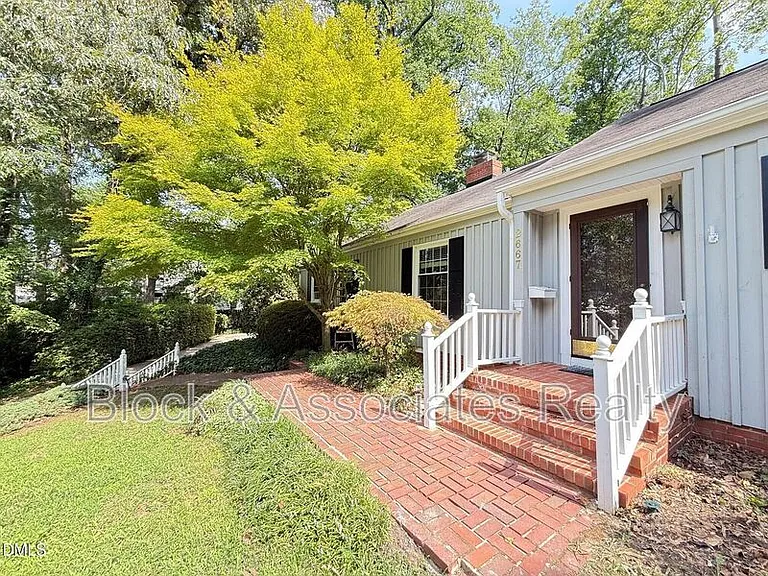 2667 Davis St — Photo 2