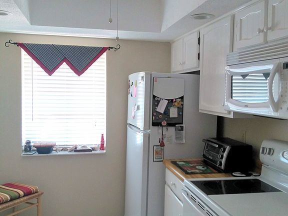 3rd image of 744 Avenida Estancia #140