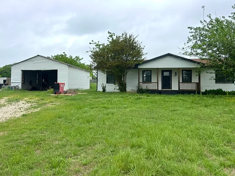8368 Bay Dr — Photo 1