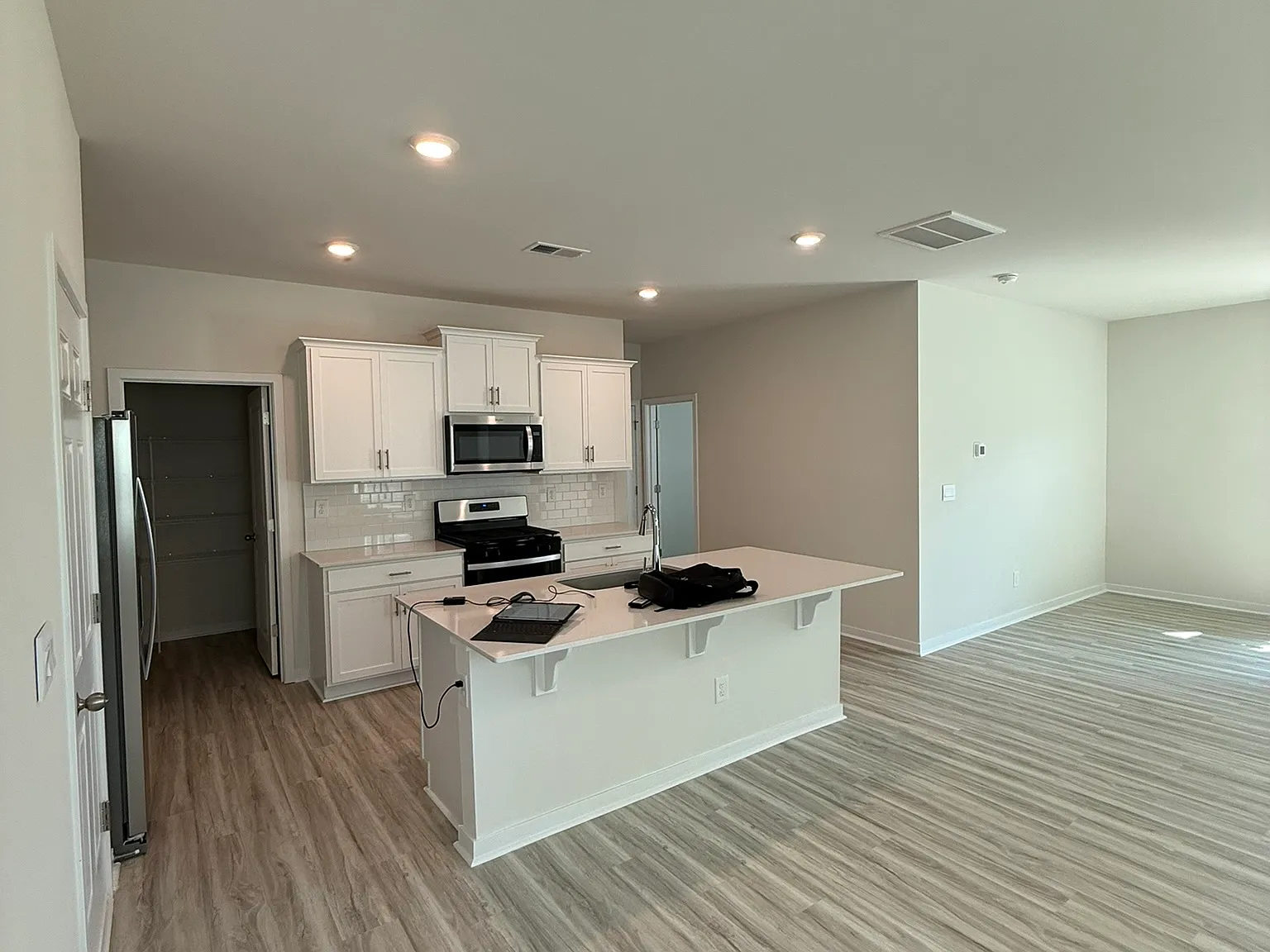 5 bed, 2368 sqft, $2,600 — Photo 4