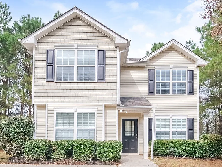2150 Ivy Ln — Photo 1