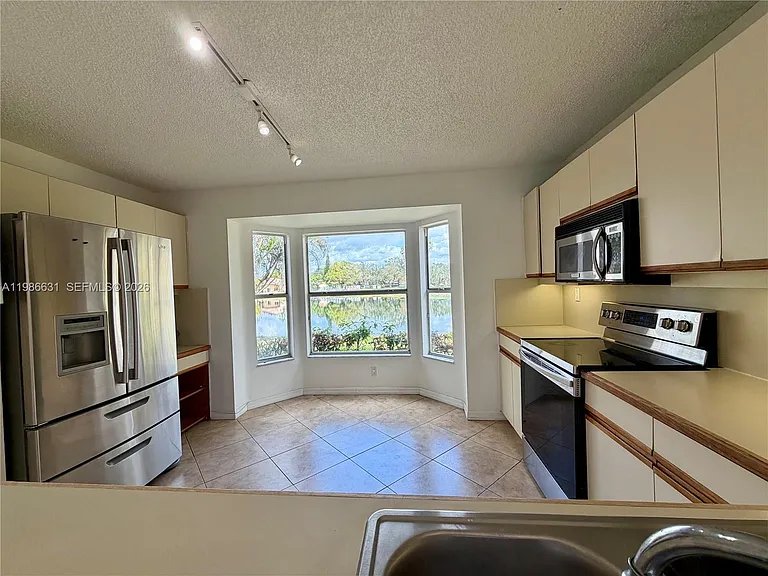 12619 NW 11th Pl — Photo 5