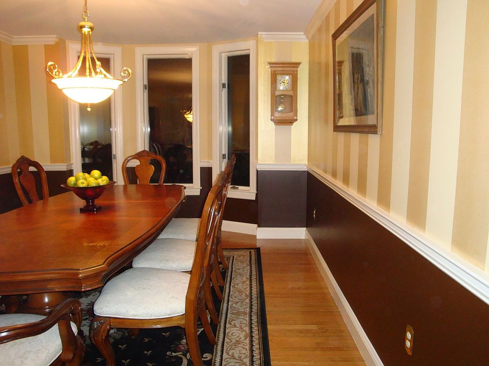 2nd image of 204 Hillview Cir