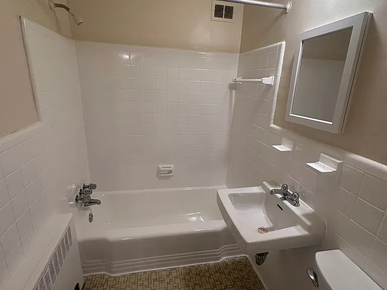 1010 G St NE #204 — Photo 4