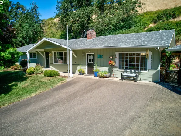 17312 N Bank Rd, Roseburg, OR 97470