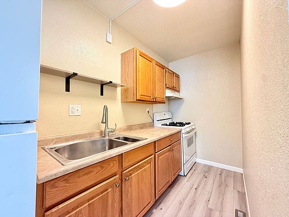 3rd image of 800 Charlotte St #B