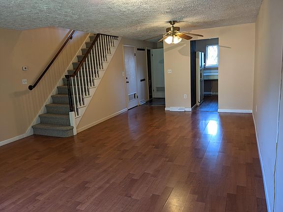 3rd image of 515 Cedar Hollow Dr