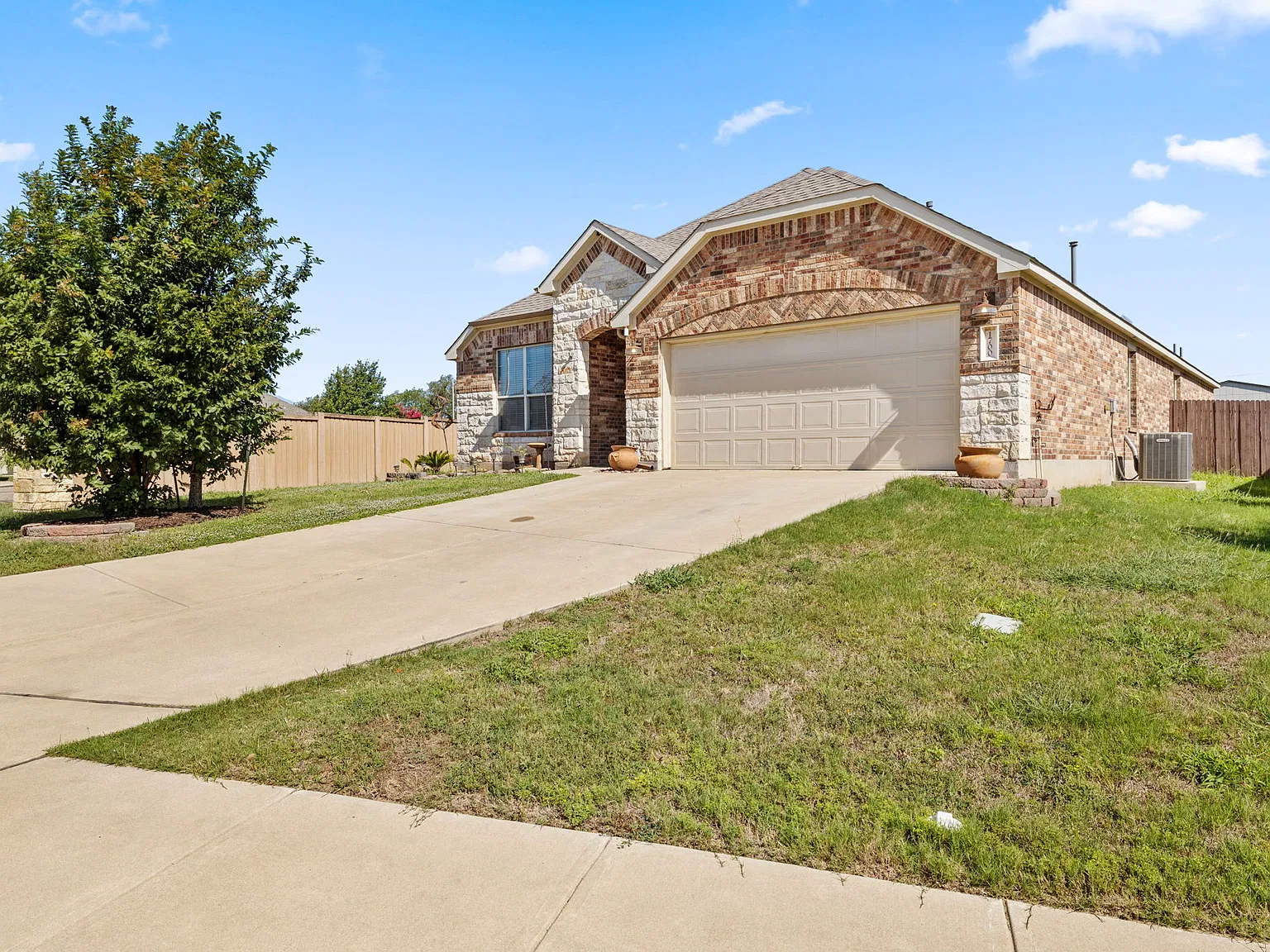 3 bed, 2108 sqft, $2,995 — Photo 2