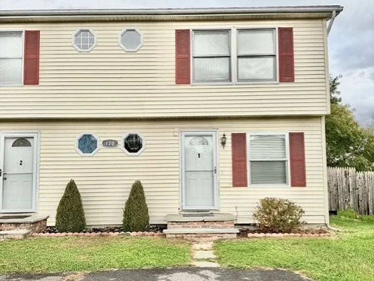 120 Hinsdale St — Photo 2