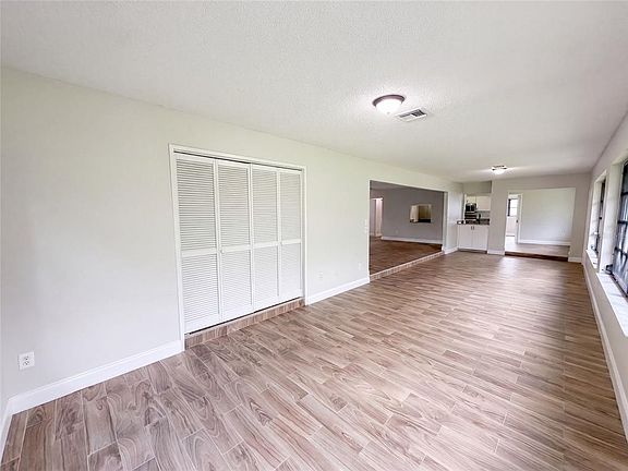 3rd image of 15 SHUMARD COURT E