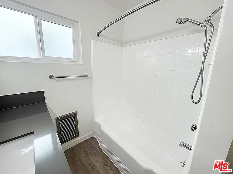 228 S Mariposa Ave #2 — Photo 10