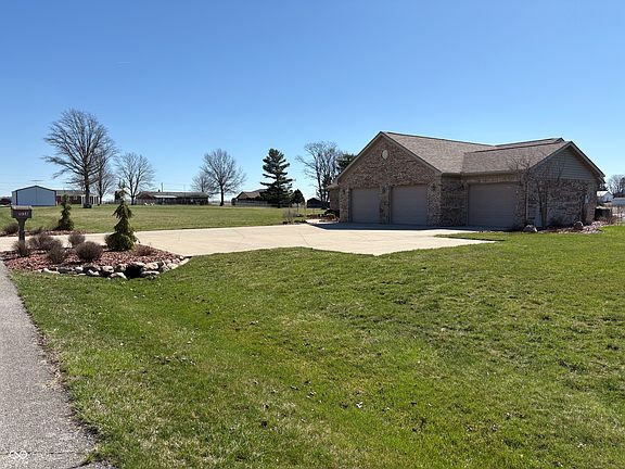 4th image of 1056 S Smith Dr