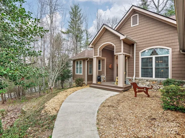 15 S Kuykendall Ct, Hendersonville, NC 28739