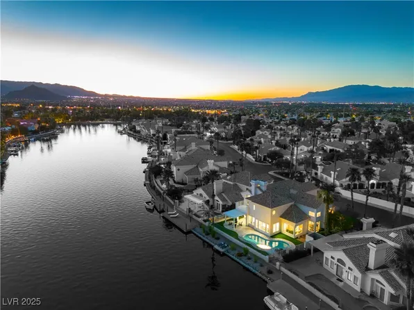 2941 Harbor Cove Dr, Las Vegas, NV 89128