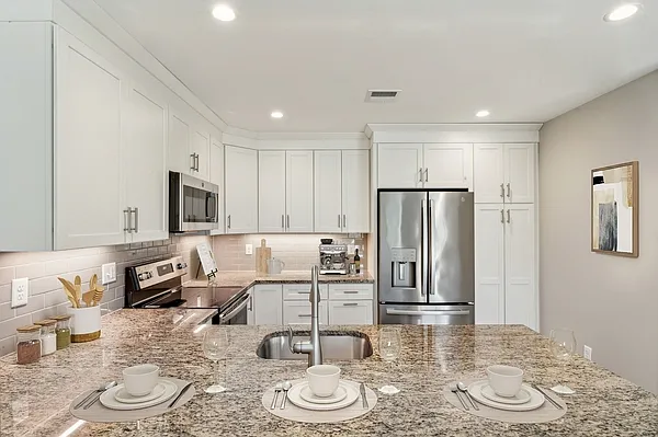 Highcroft Apartments — Photo 6