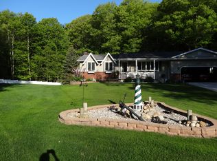 6097 Ridgeview Dr, Norton Shores, MI 49441