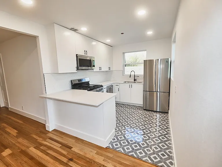 3300 Tom Green St #5 — Photo 10