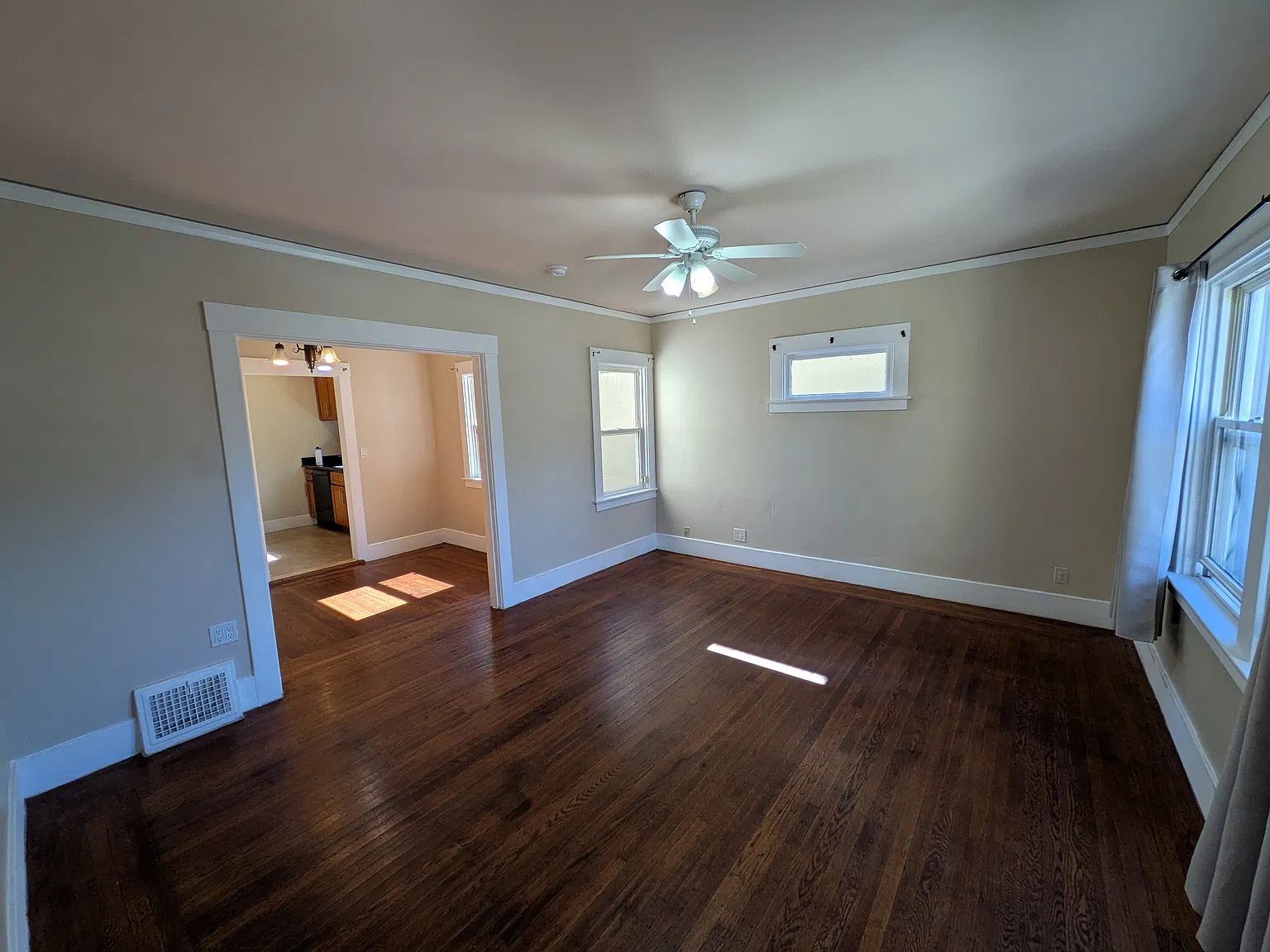 1 bed, 950 sqft, $1,950 — Photo 2