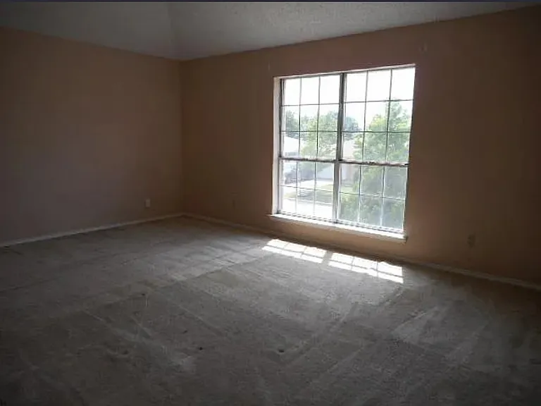 6420 Longmont Trl — Photo 9