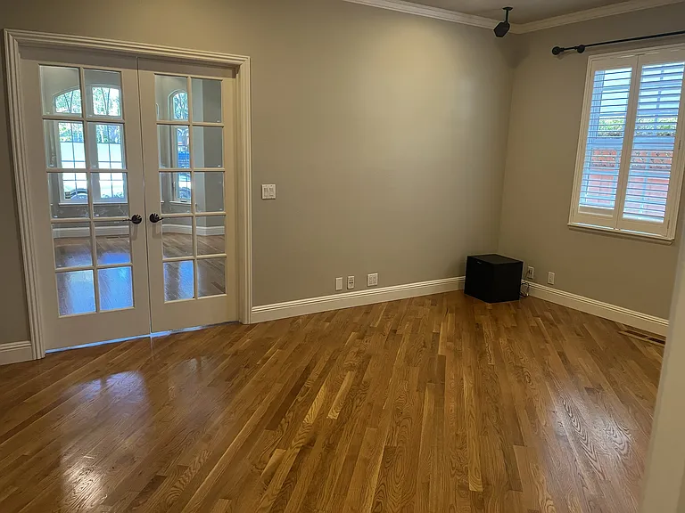 1078 Byerley Ave — Photo 6