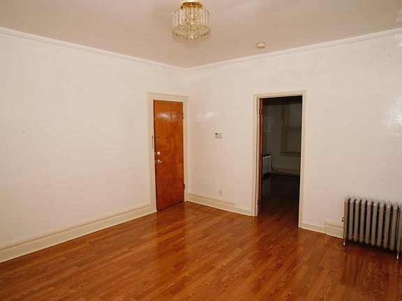 3rd image of 138 Vermont Ave #1RIGHT