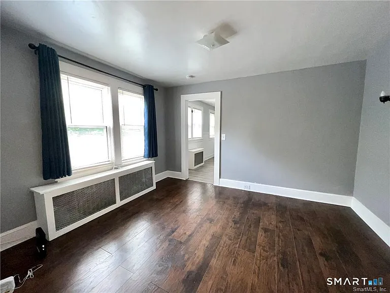 1105 Hillside Ave — Photo 2