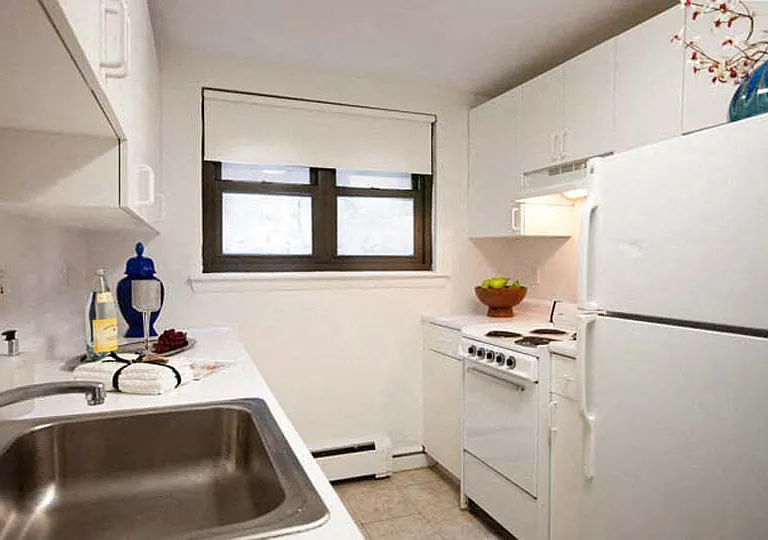Harvard Terrace - Kitchen