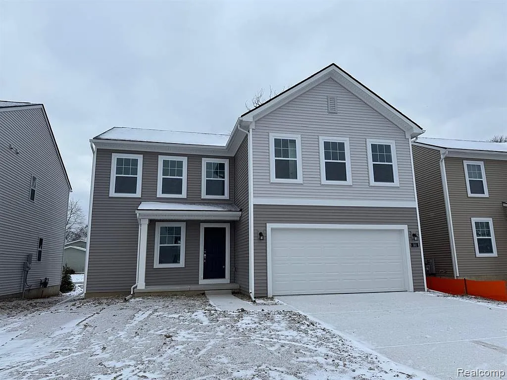 3 bed, 1.5 bath, 1927 sqft, $2,400 — Photo 1