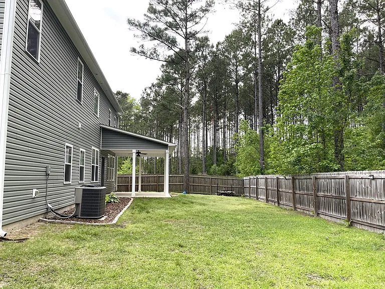 211 Seneca Ct — Photo 18