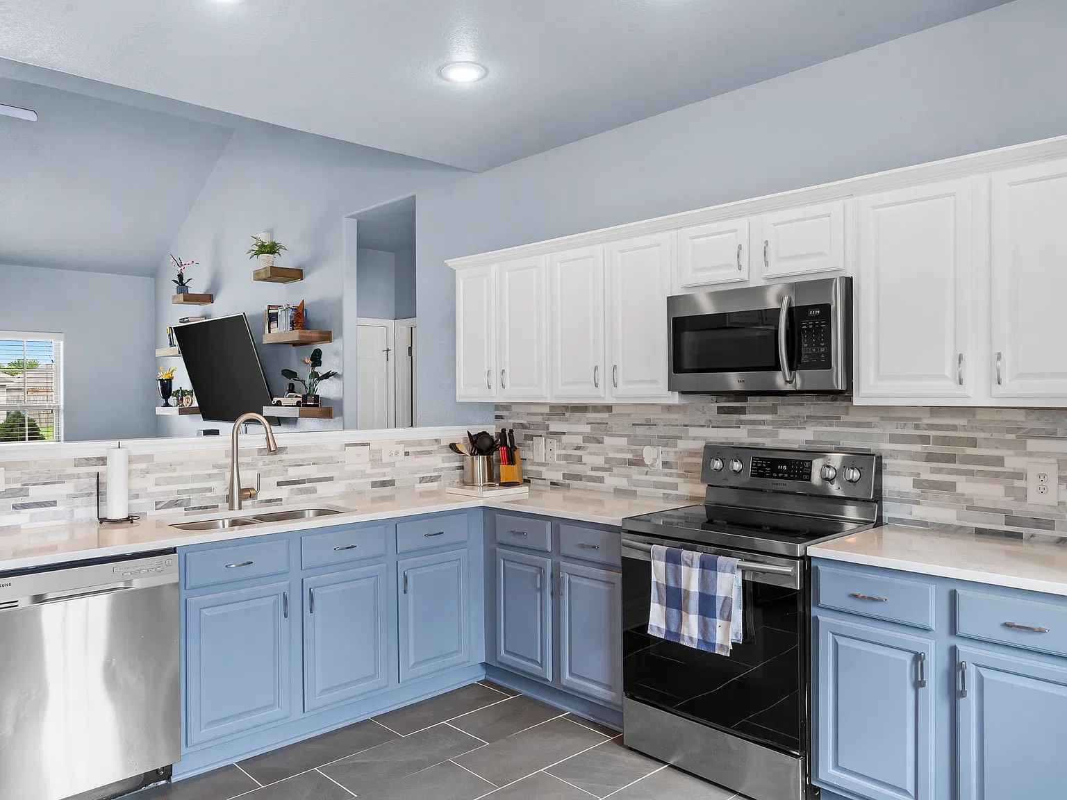 5405 SW Carlisle St — Photo 2
