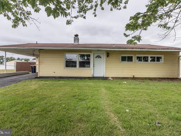 29 Lilac Ln, Levittown, PA 19054