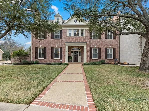 1314 Brook Hollow Dr, Bryan, TX 77802