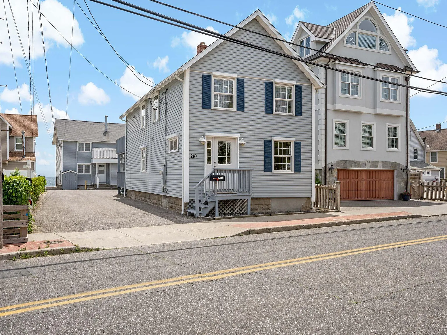 4 bed, 1404 sqft, $3,900 — Photo 1